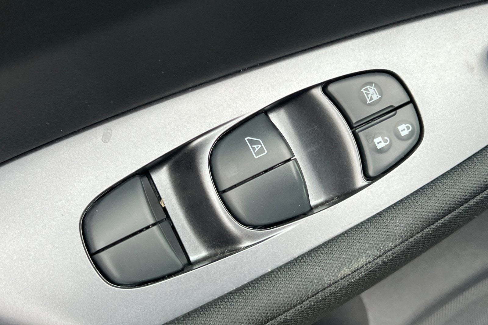 2025 Nissan Leaf S