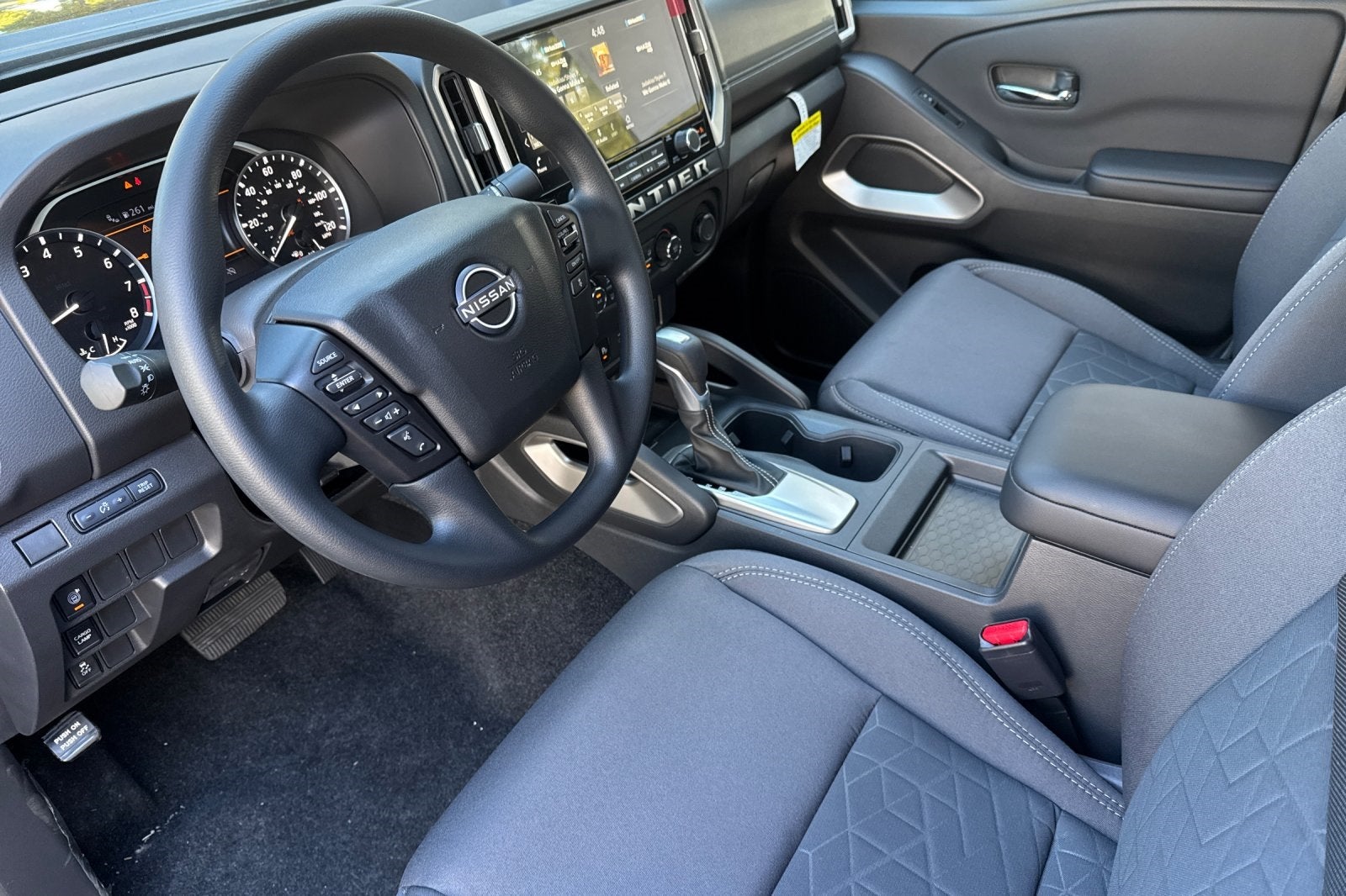 2025 Nissan Frontier SV