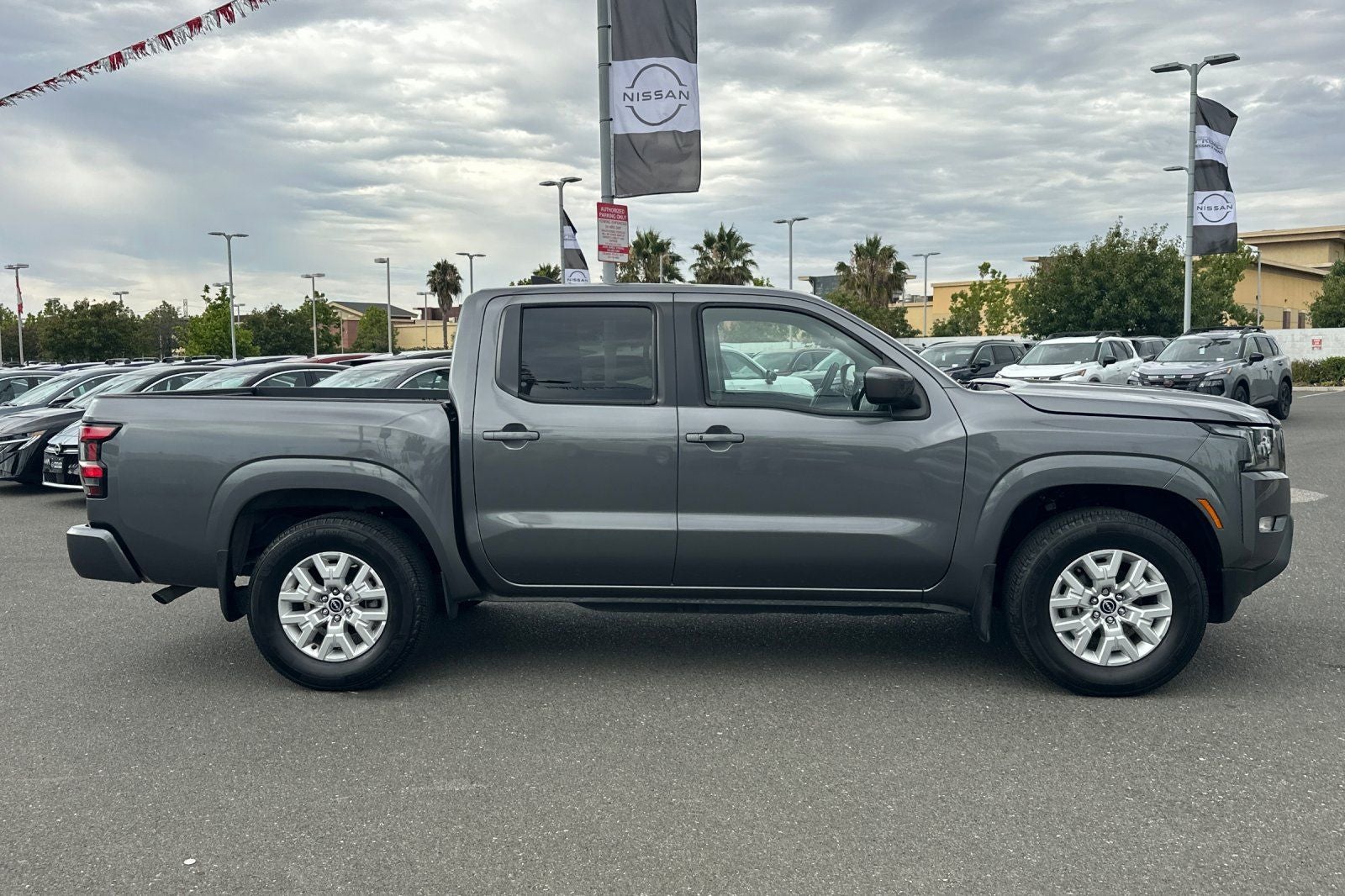 2023 Nissan Frontier SV