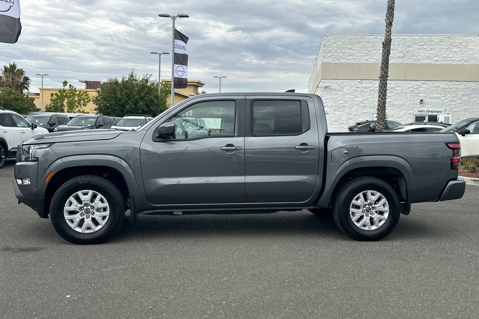 2023 Nissan Frontier SV