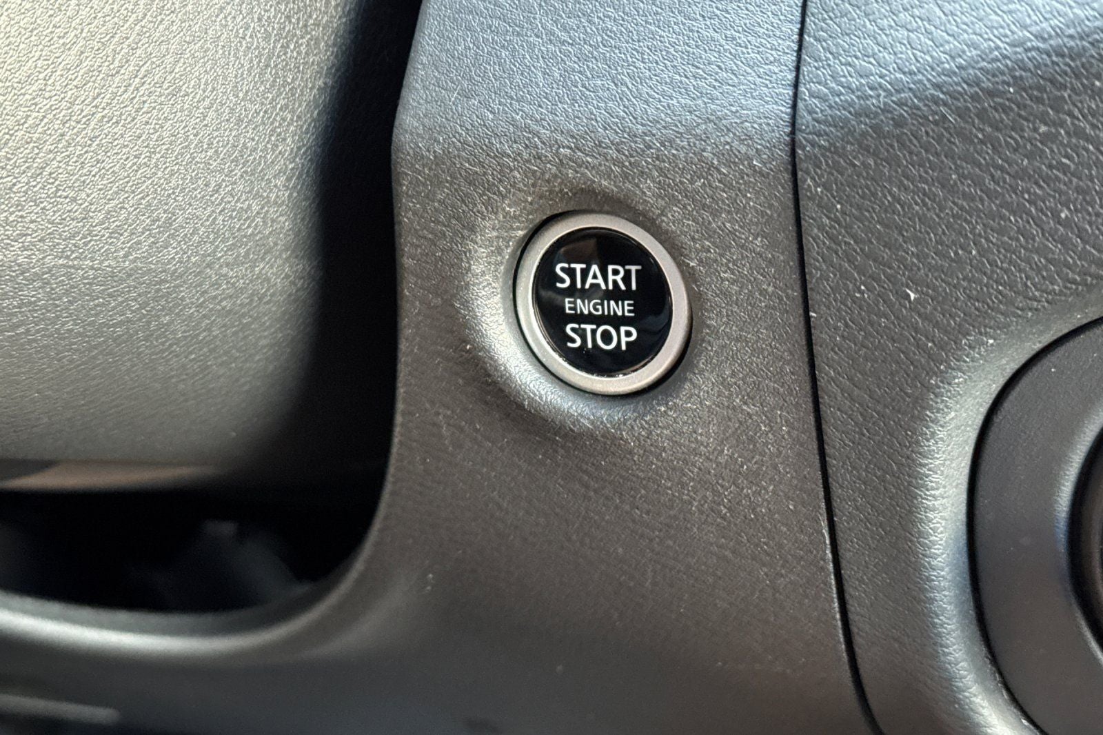 2024 Nissan Frontier SL
