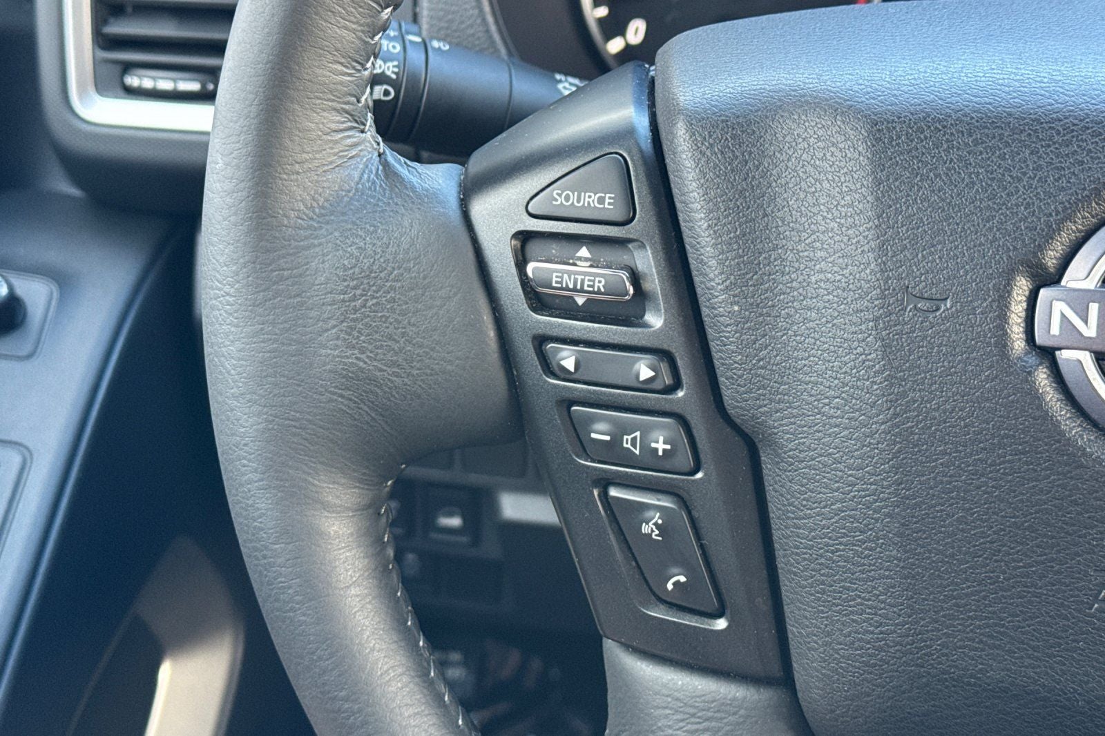 2024 Nissan Frontier SL