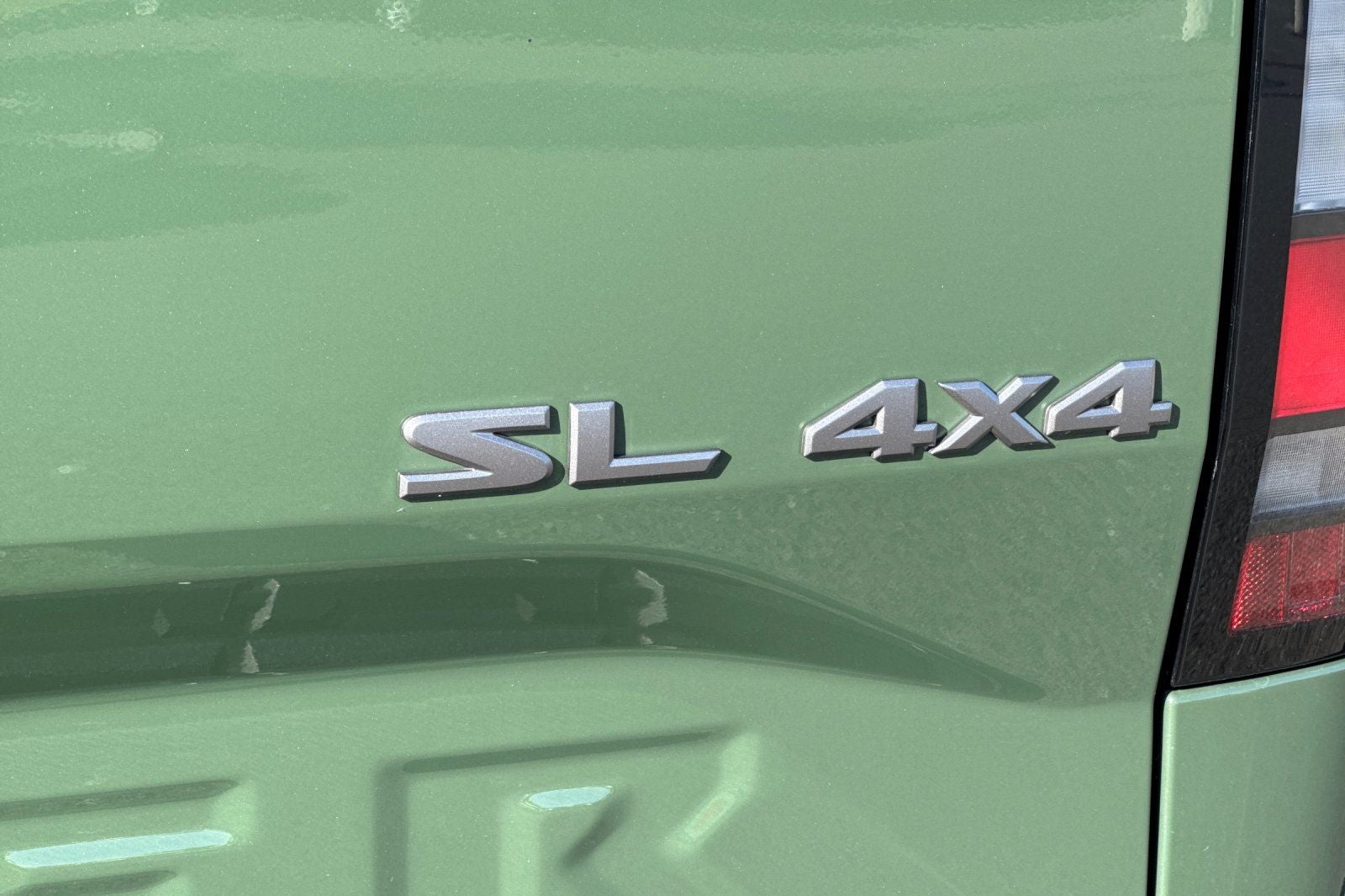 2024 Nissan Frontier SL