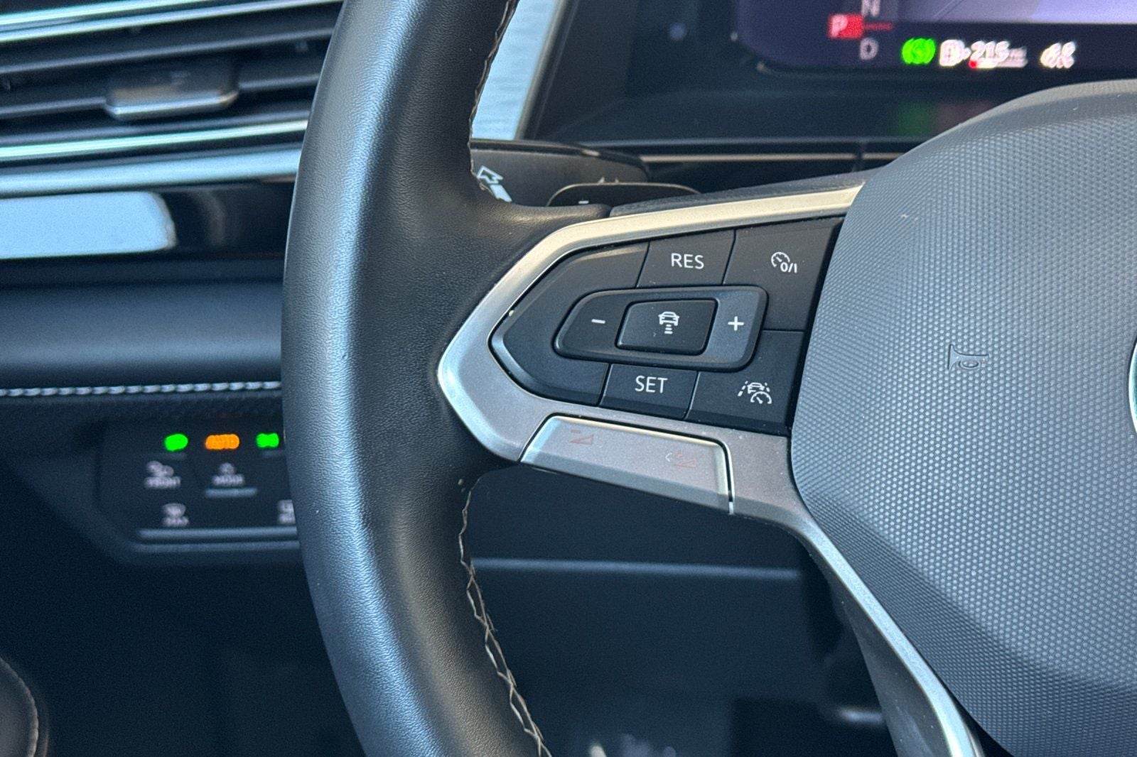 2024 Volkswagen Atlas Cross Sport 2.0T SE w/Technology