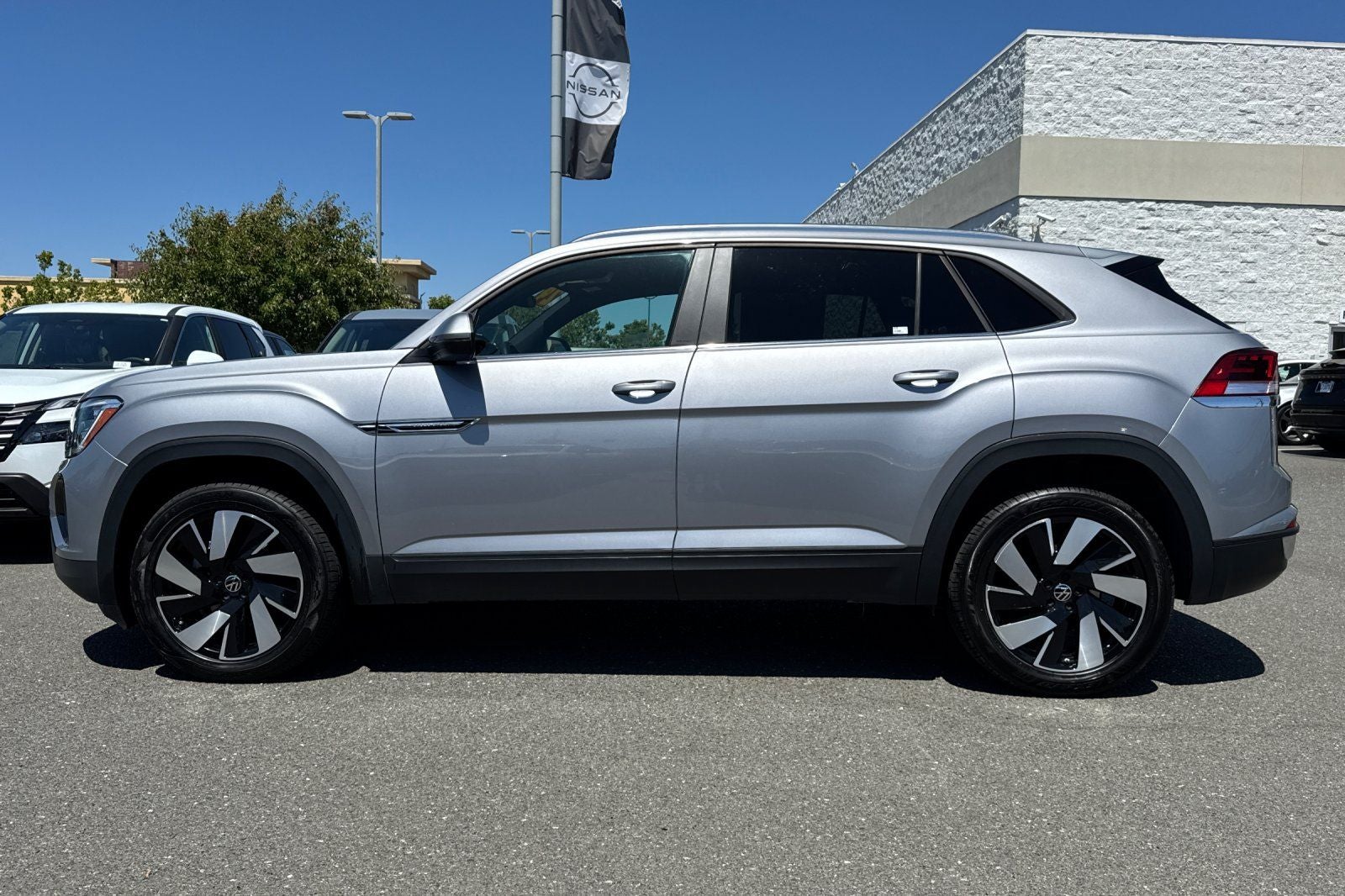 2024 Volkswagen Atlas Cross Sport 2.0T SE w/Technology
