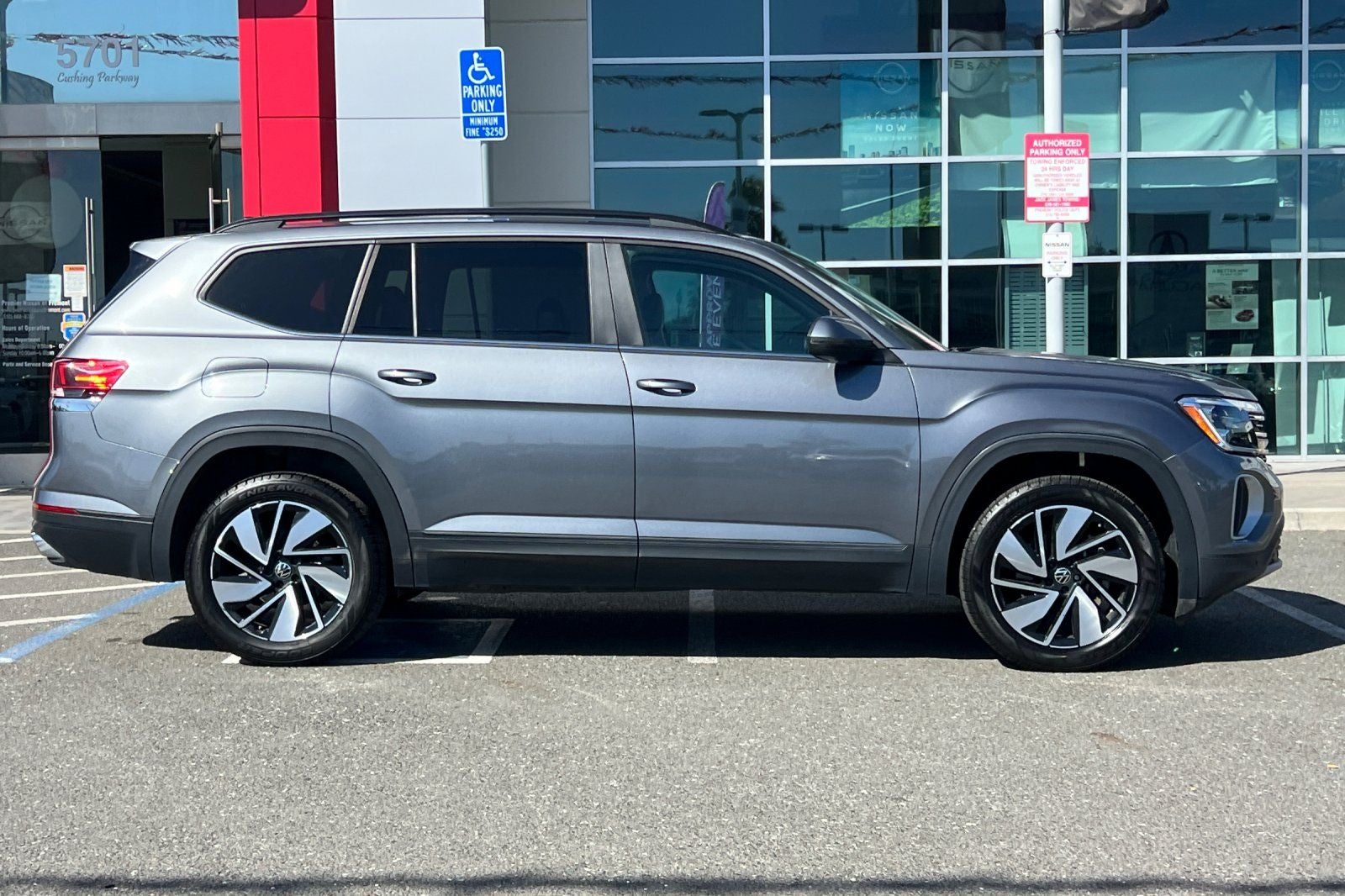 2024 Volkswagen Atlas 2.0T SE w/Technology