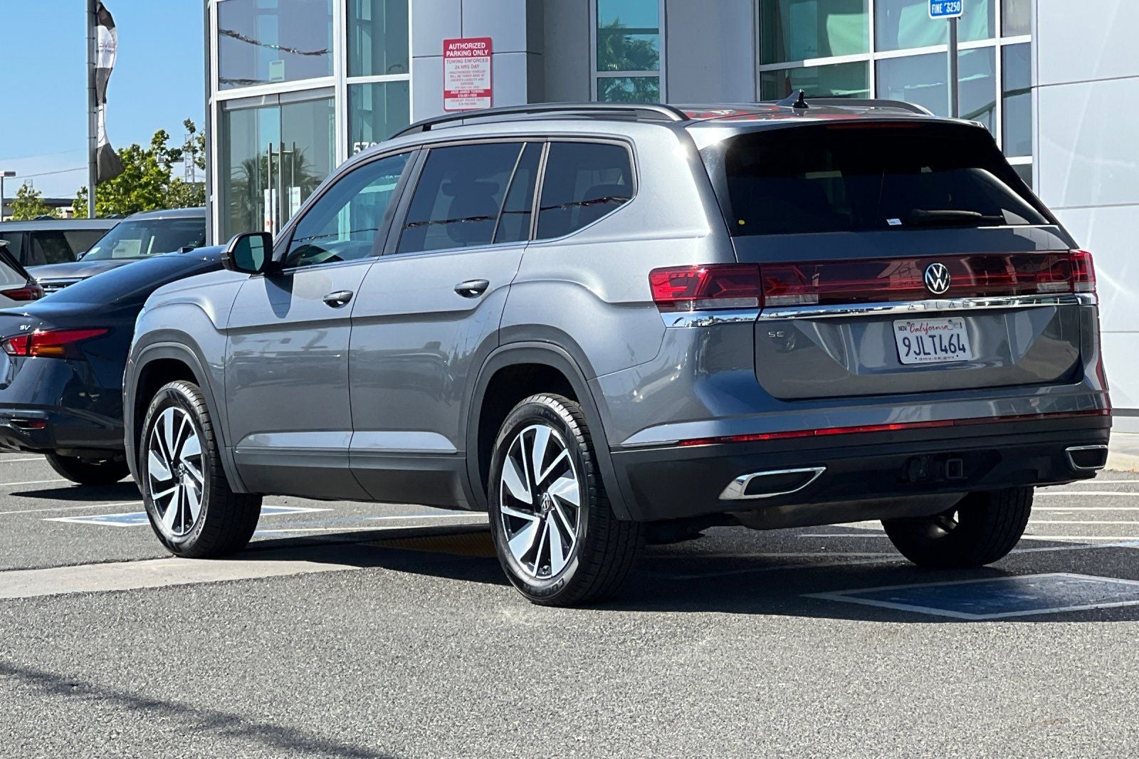 2024 Volkswagen Atlas 2.0T SE w/Technology