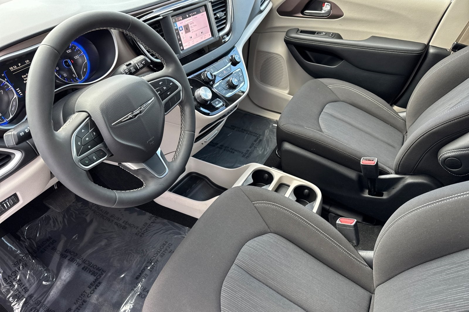 2024 Chrysler Voyager LX