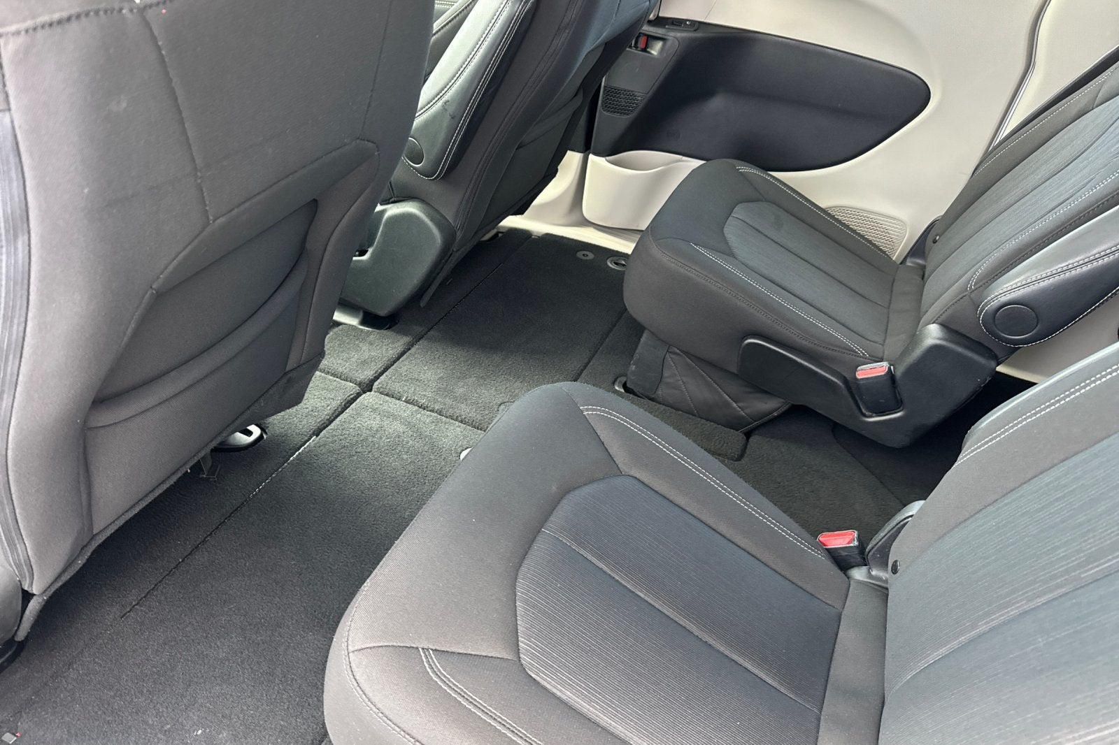 2024 Chrysler Voyager LX