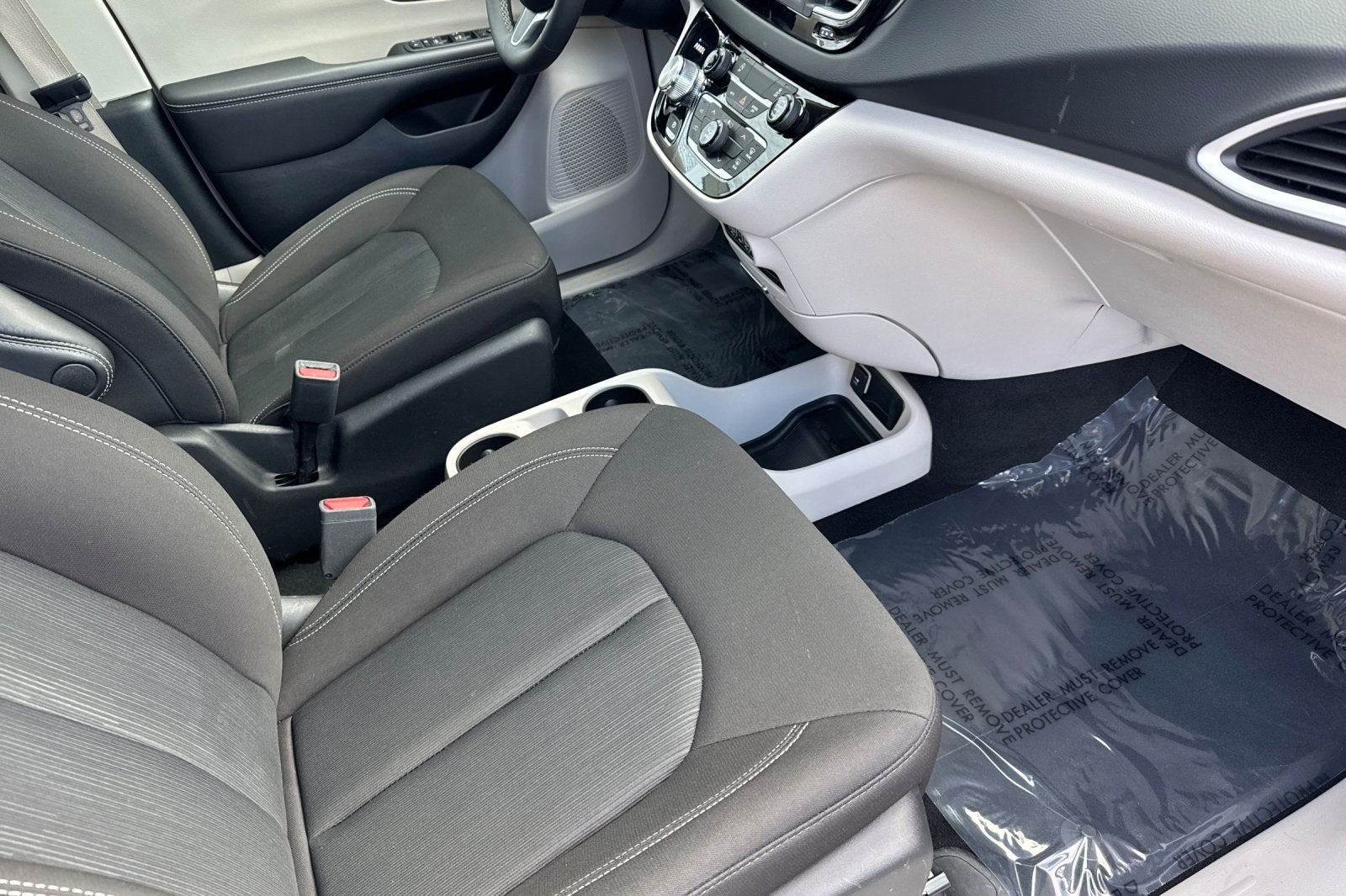 2024 Chrysler Voyager LX