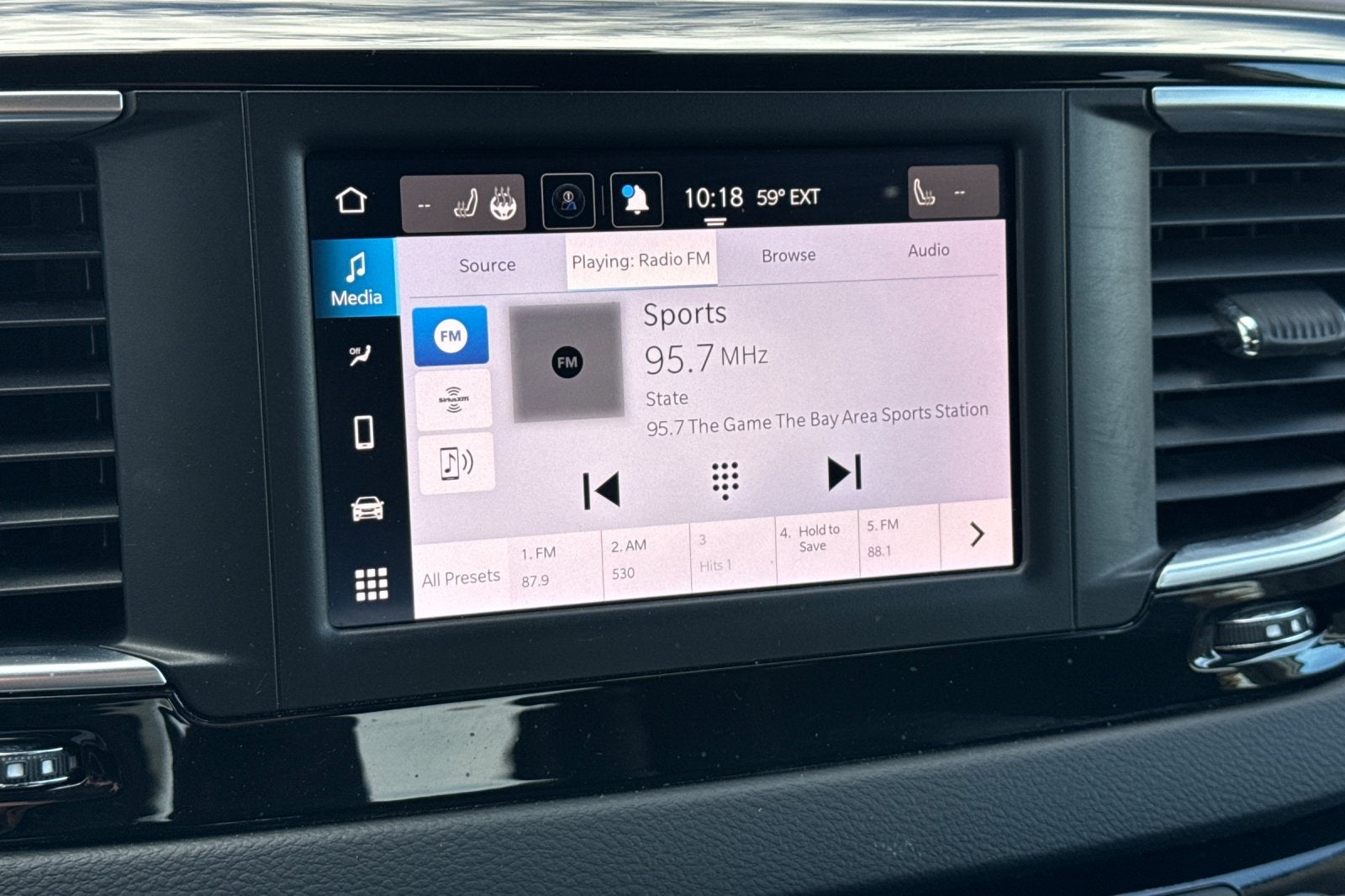 2024 Chrysler Voyager LX