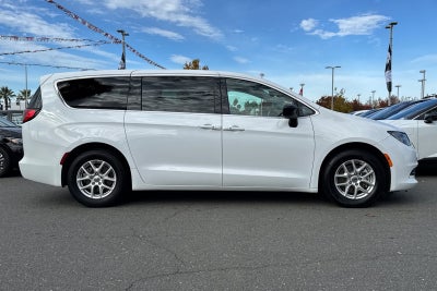 2024 Chrysler Voyager LX