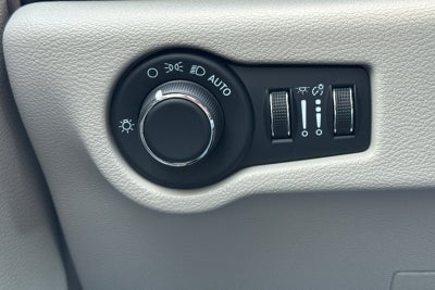 2024 Chrysler Voyager LX