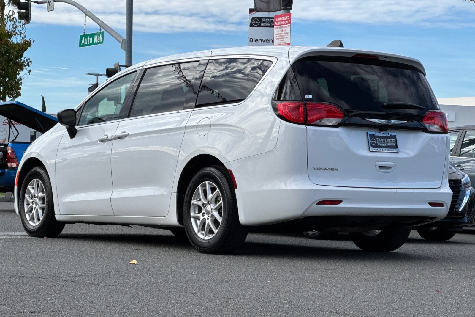2024 Chrysler Voyager LX