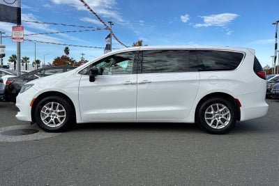 2024 Chrysler Voyager LX