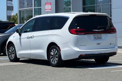 2024 Chrysler Pacifica Hybrid Select