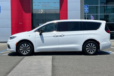 2024 Chrysler Pacifica Hybrid Select