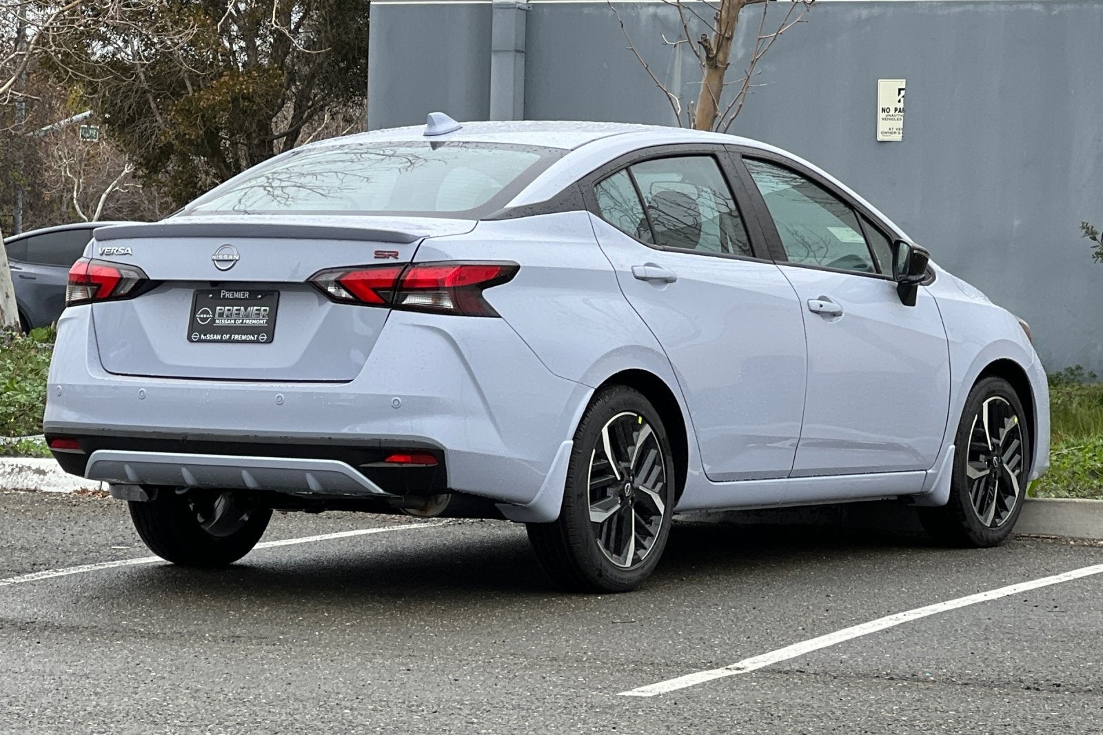 2025 Nissan Versa 1.6 SR