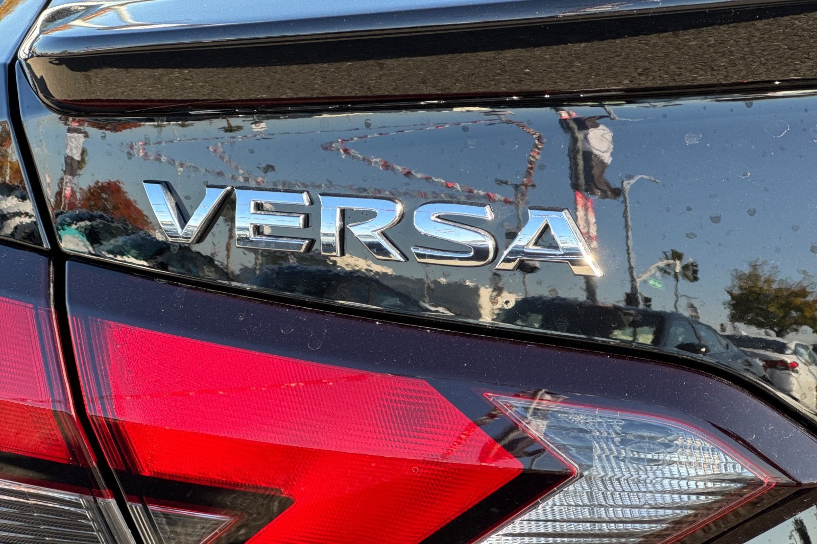 2025 Nissan Versa 1.6 SR