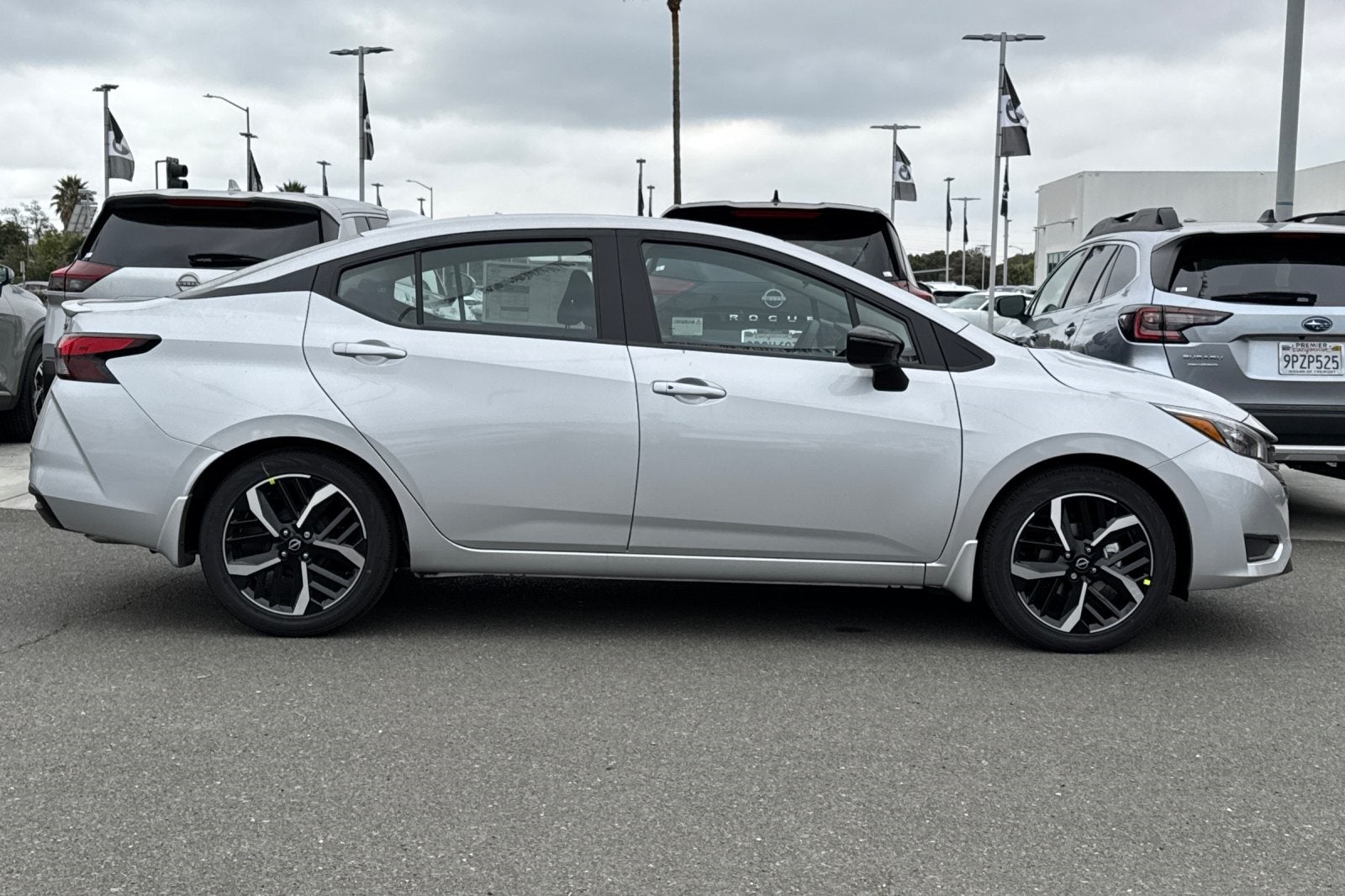 2025 Nissan Versa 1.6 SR