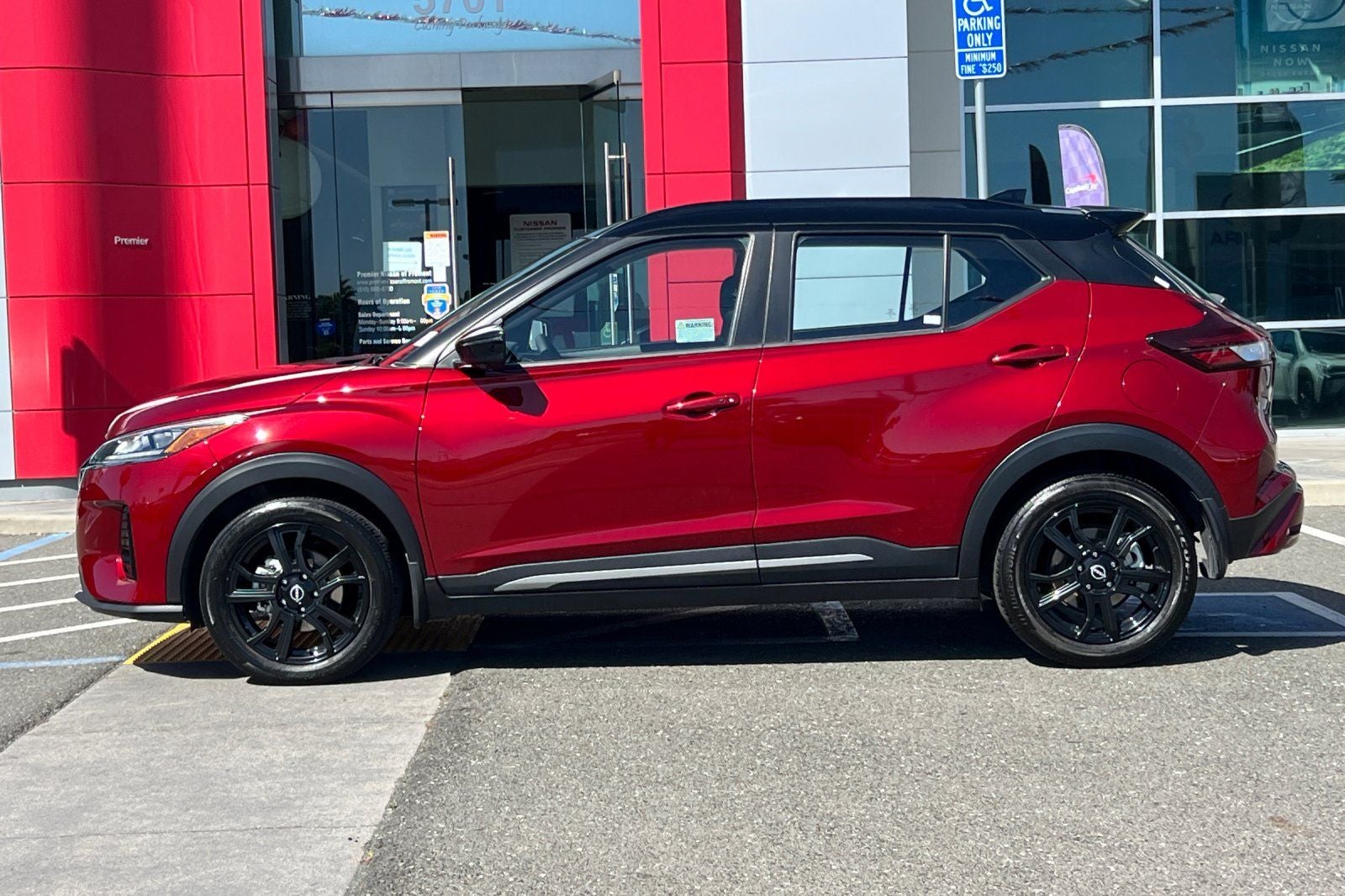 2024 Nissan Kicks SR