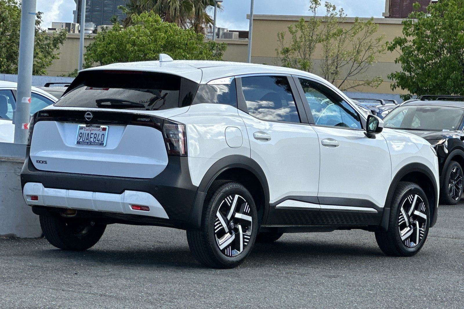2025 Nissan Kicks SV