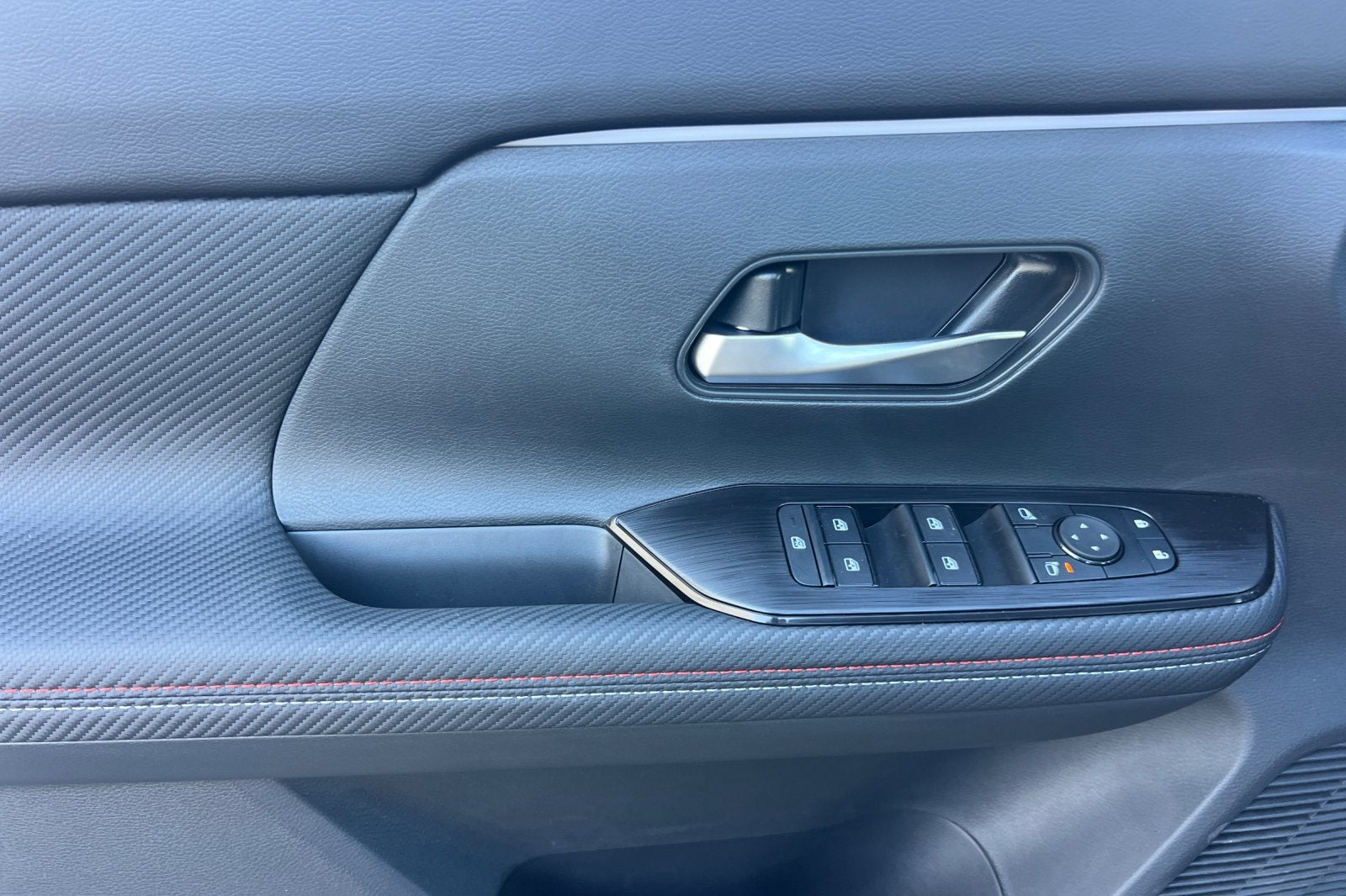 2027 Nissan Kicks SR