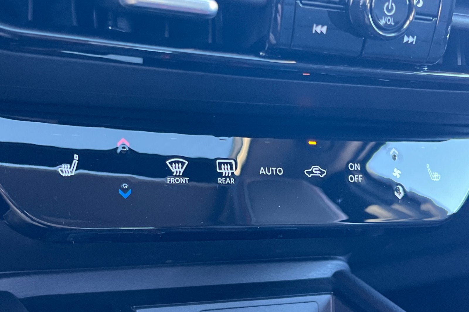 2027 Nissan Kicks SR