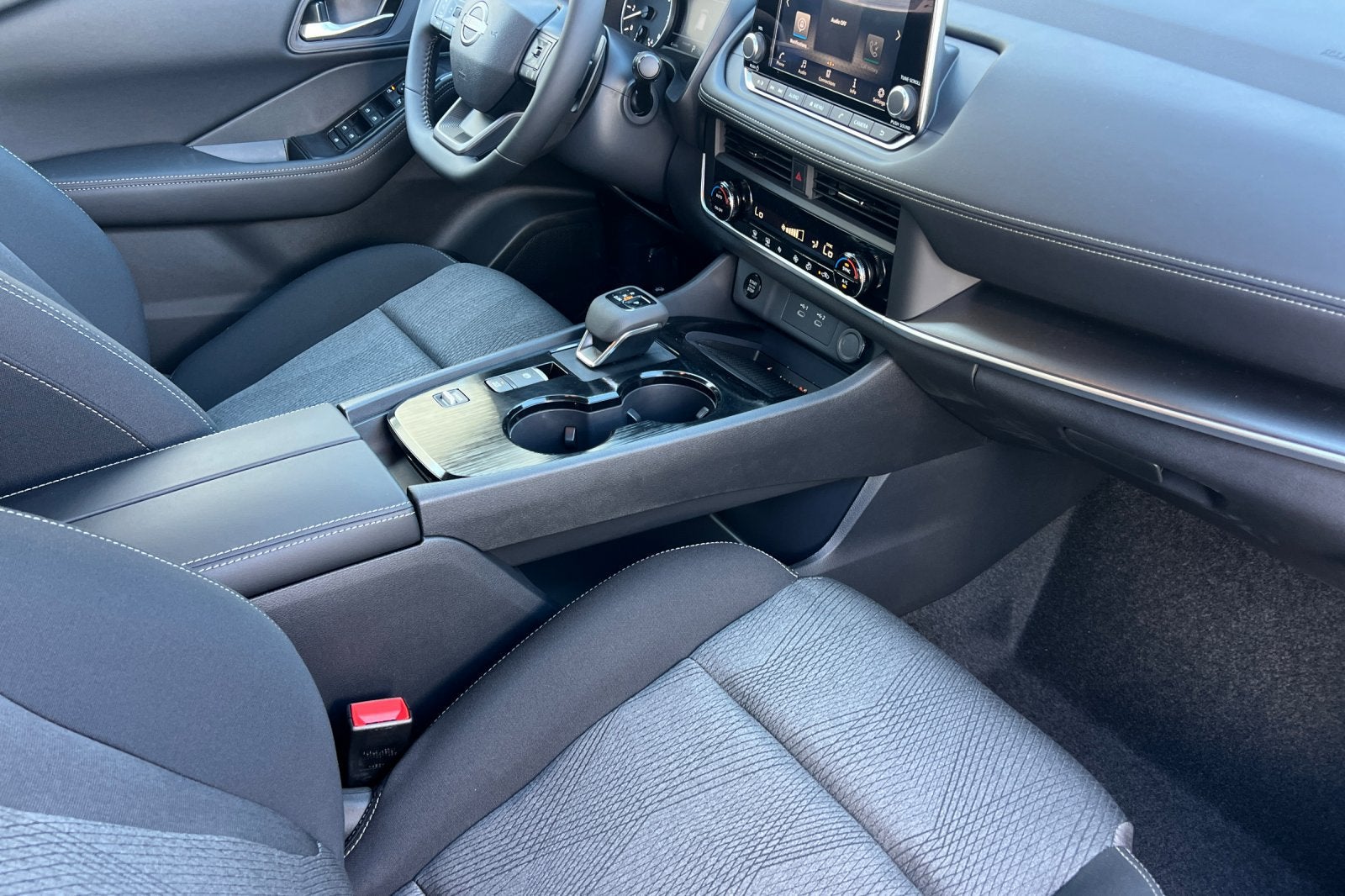 2027 Nissan Rogue SV