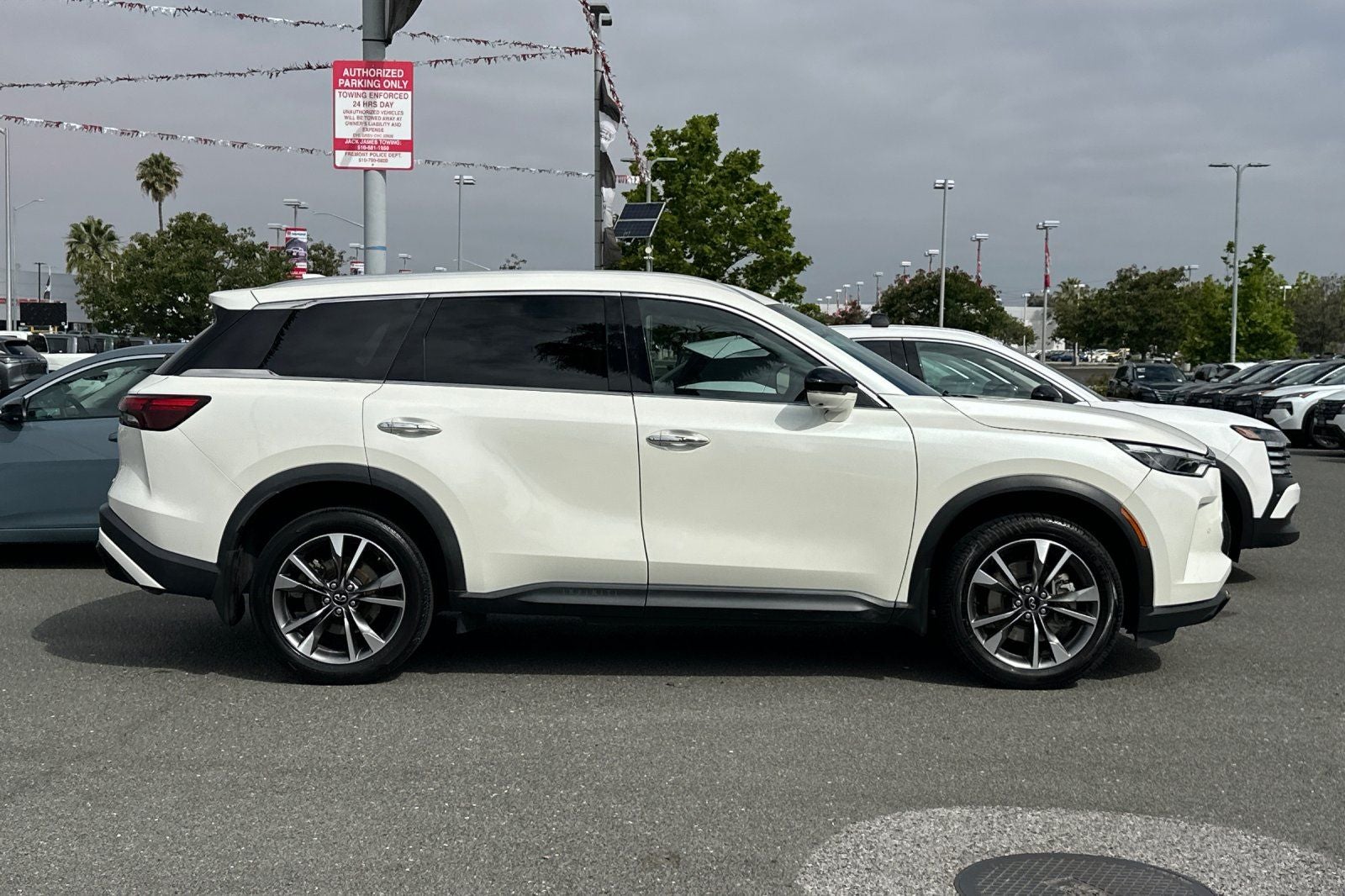 2023 INFINITI QX60 LUXE