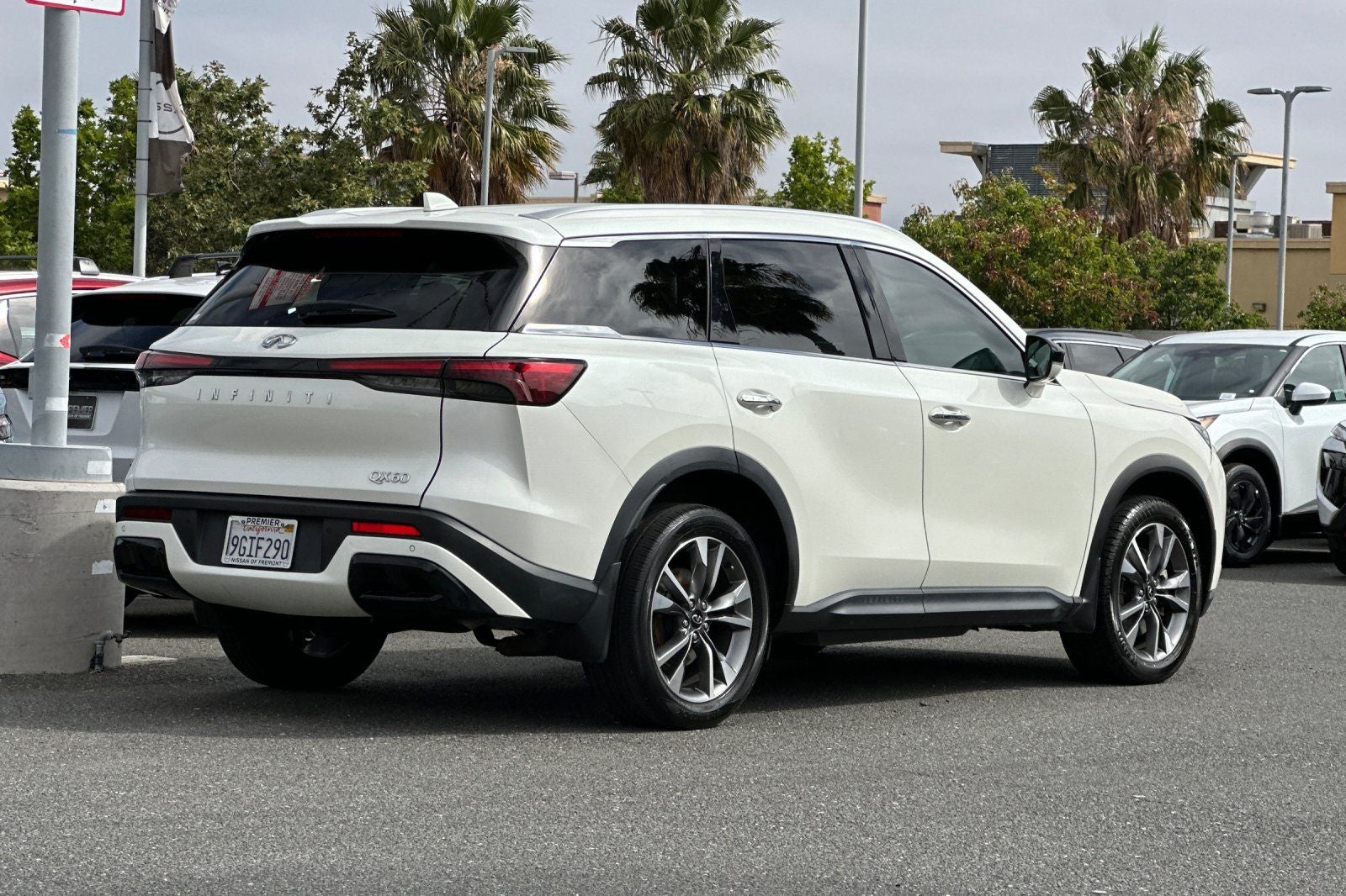 2023 INFINITI QX60 LUXE