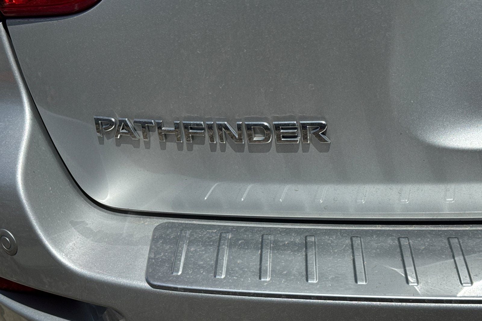 2020 Nissan Pathfinder S