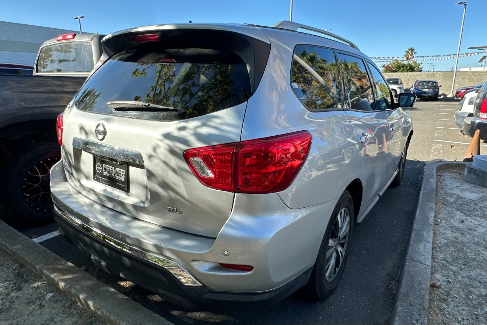 2017 Nissan Pathfinder SL