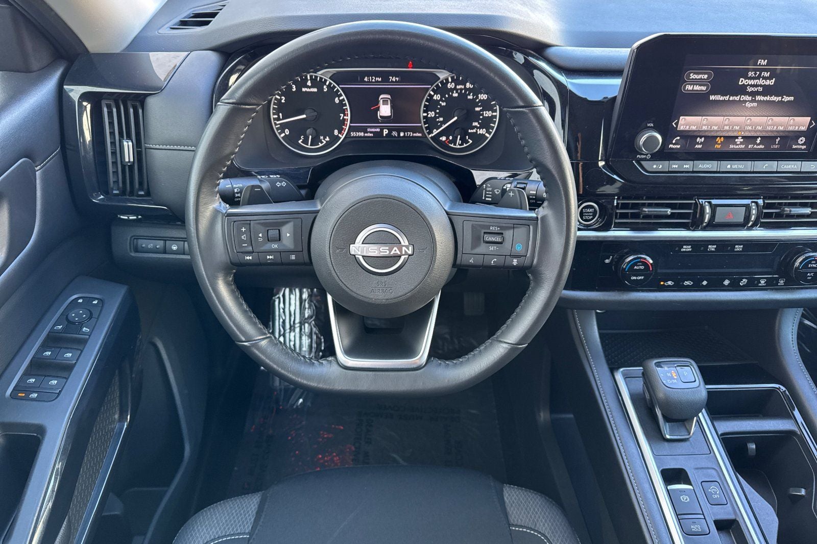 2024 Nissan Pathfinder SV