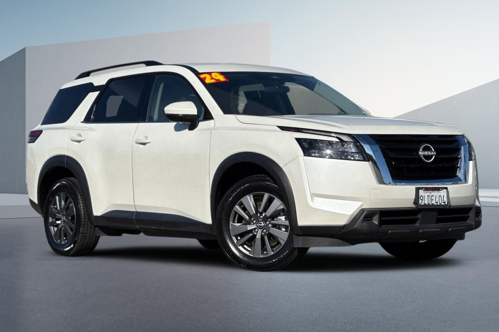 2024 Nissan Pathfinder SV