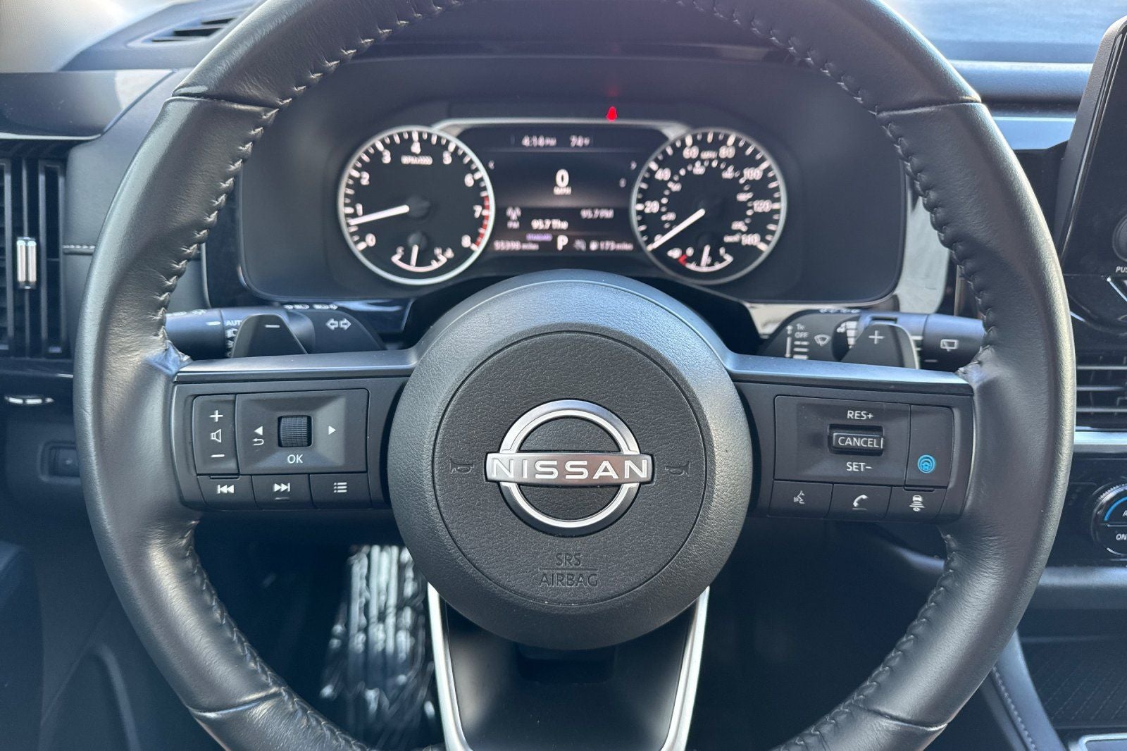 2024 Nissan Pathfinder SV