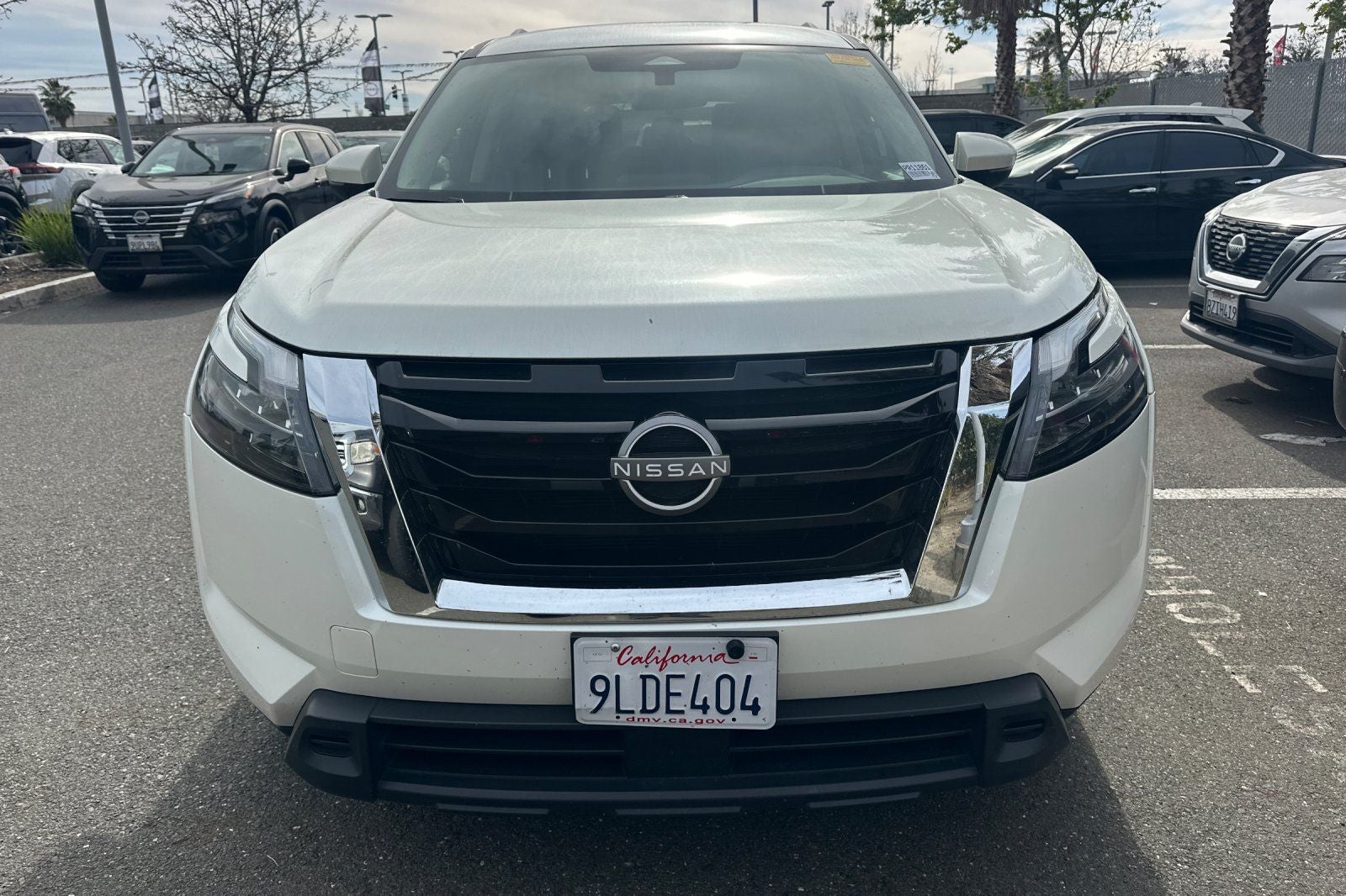 2024 Nissan Pathfinder SV