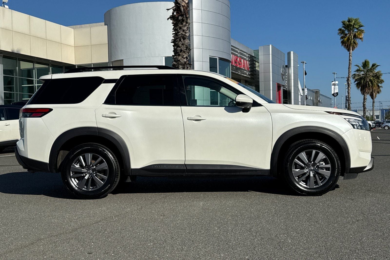 2024 Nissan Pathfinder SV