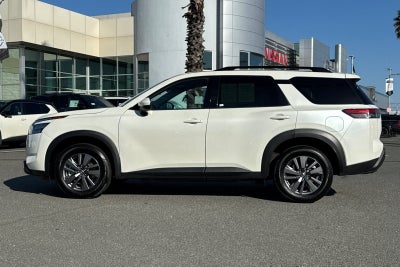 2024 Nissan Pathfinder SV