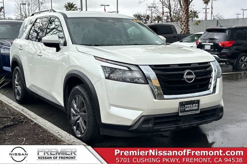 2024 Nissan Pathfinder SV