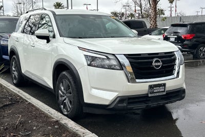 2024 Nissan Pathfinder SV