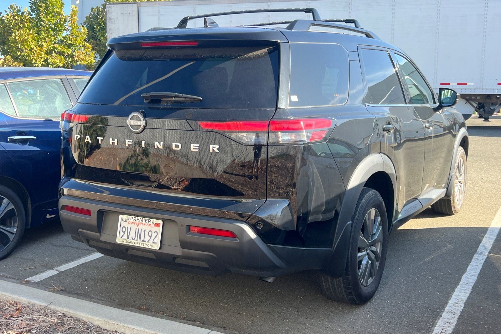 2025 Nissan Pathfinder SV