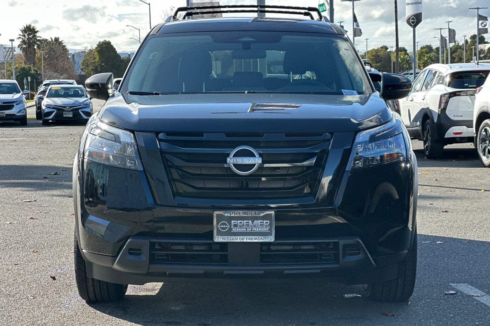2025 Nissan Pathfinder SV