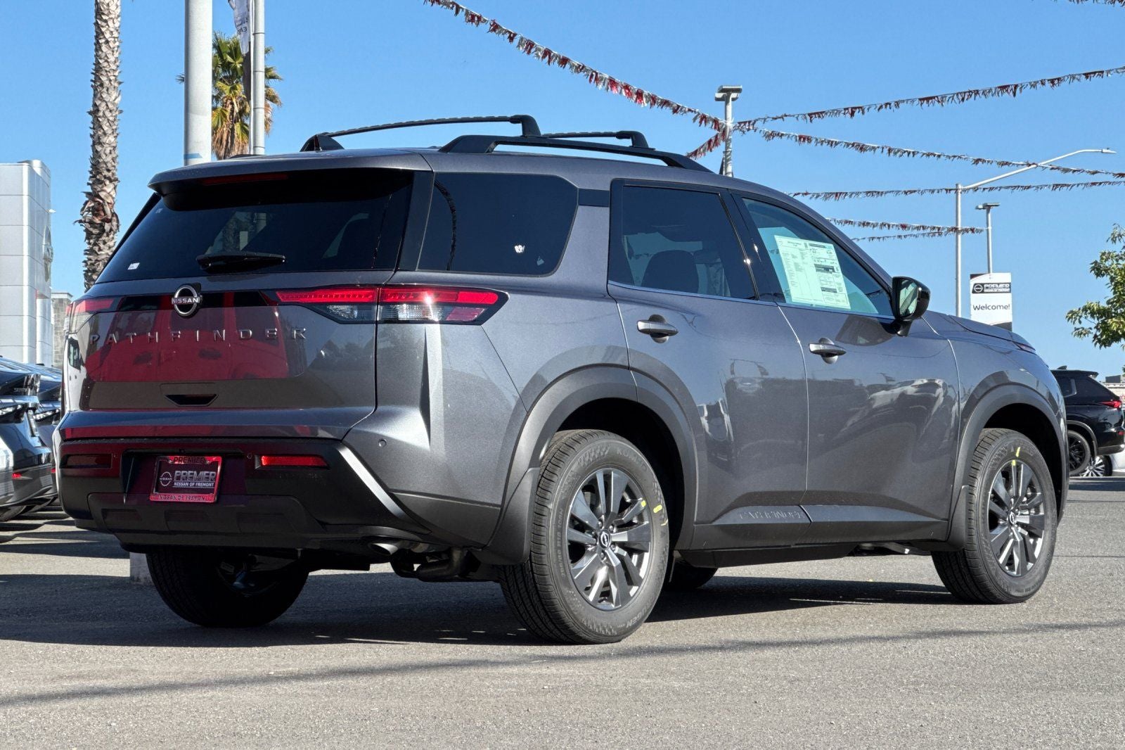 2026 Nissan Pathfinder SV