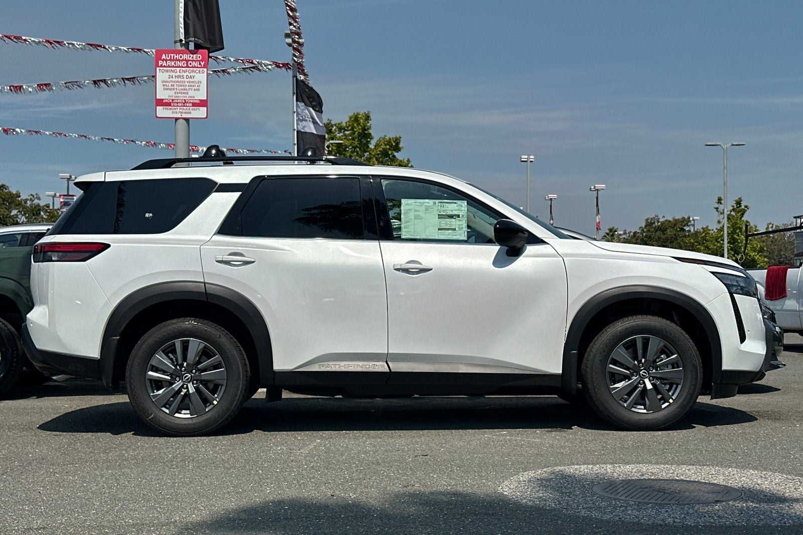2026 Nissan Pathfinder SV