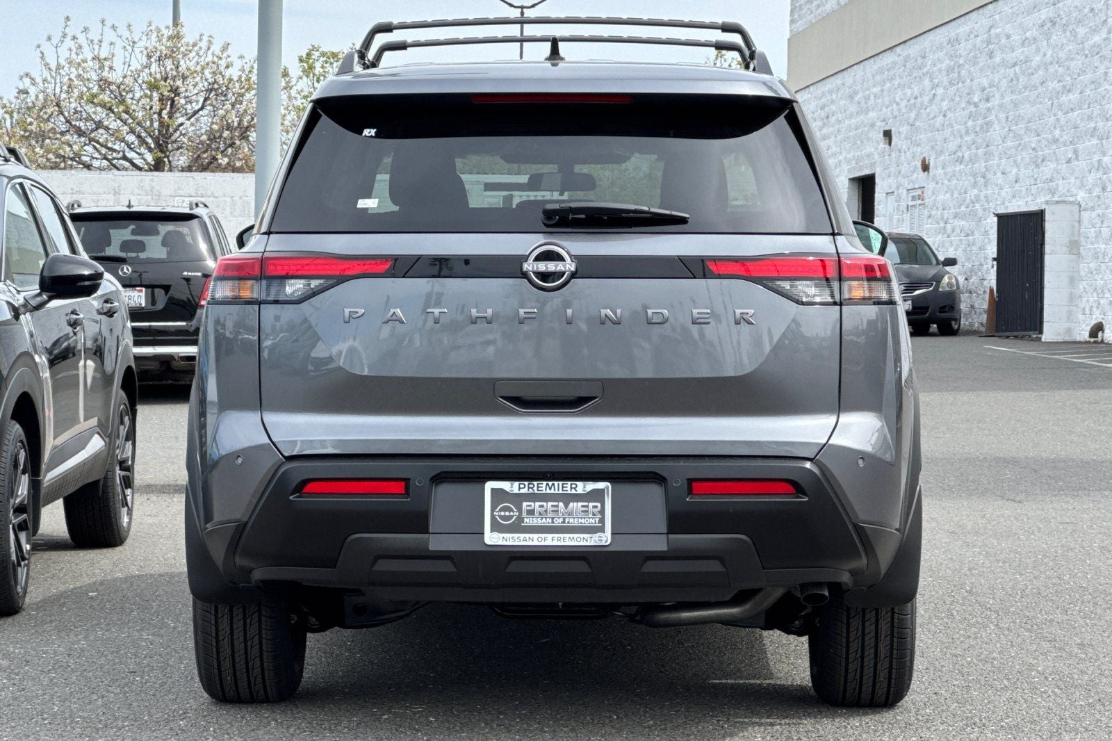 2026 Nissan Pathfinder SV