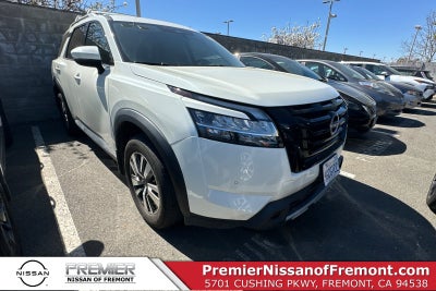 2023 Nissan Pathfinder SL