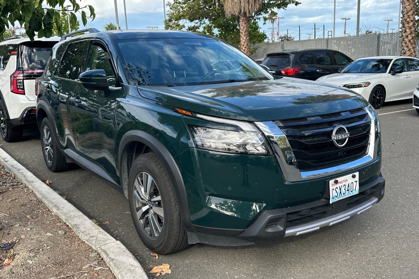 2025 Nissan Pathfinder SL