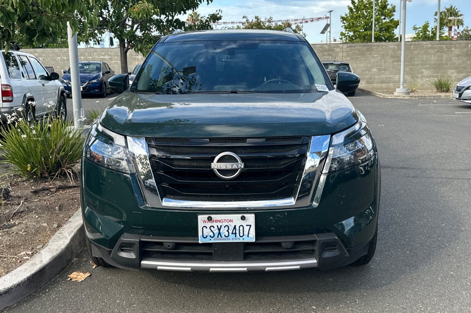 2025 Nissan Pathfinder SL