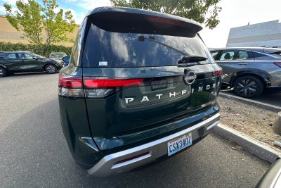 2025 Nissan Pathfinder SL